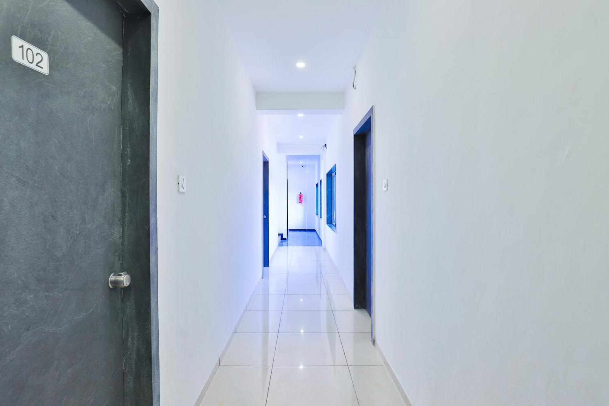 Nova Hotel New Crossroad Раджкот Экстерьер фото