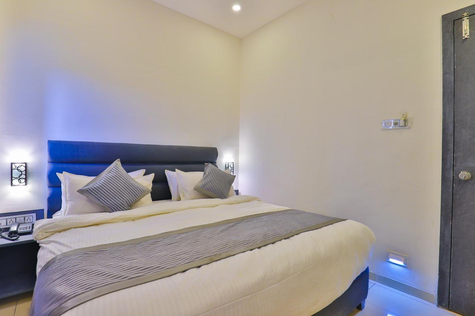 Nova Hotel New Crossroad Раджкот Экстерьер фото