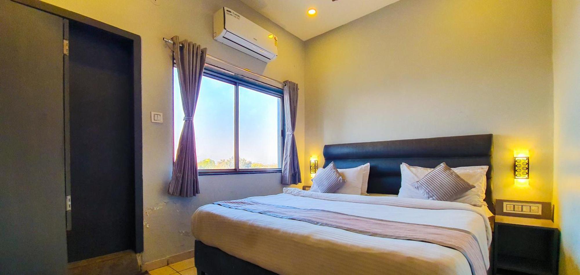 Nova Hotel New Crossroad Раджкот Экстерьер фото