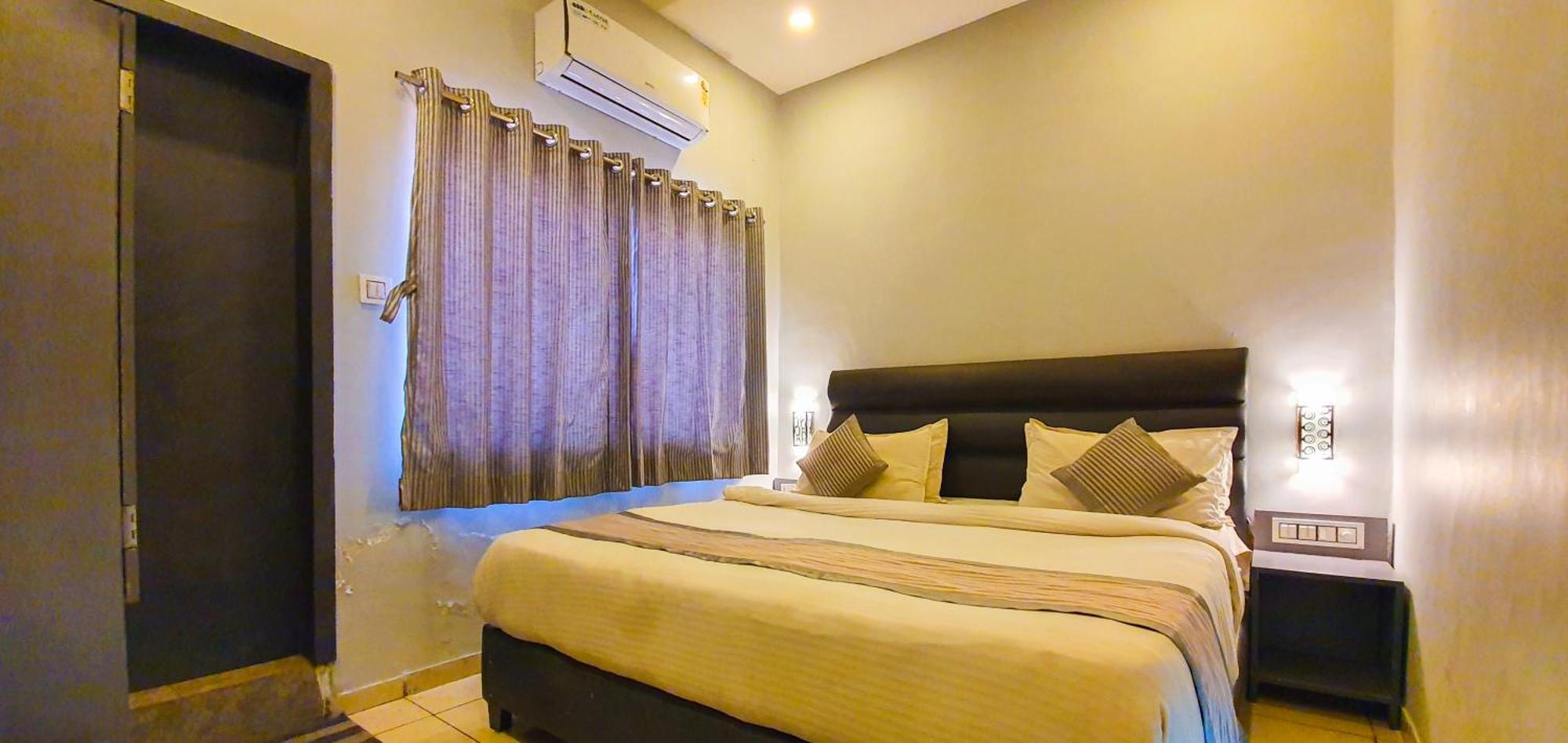 Nova Hotel New Crossroad Раджкот Экстерьер фото