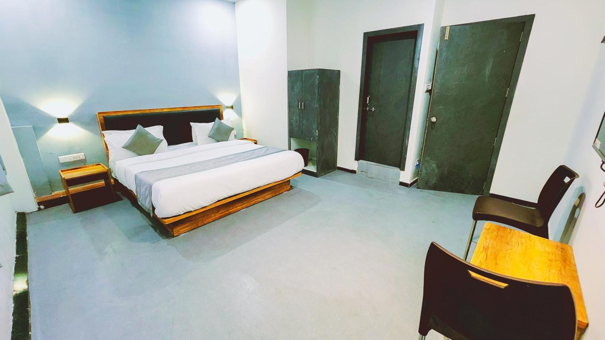Nova Hotel New Crossroad Раджкот Экстерьер фото